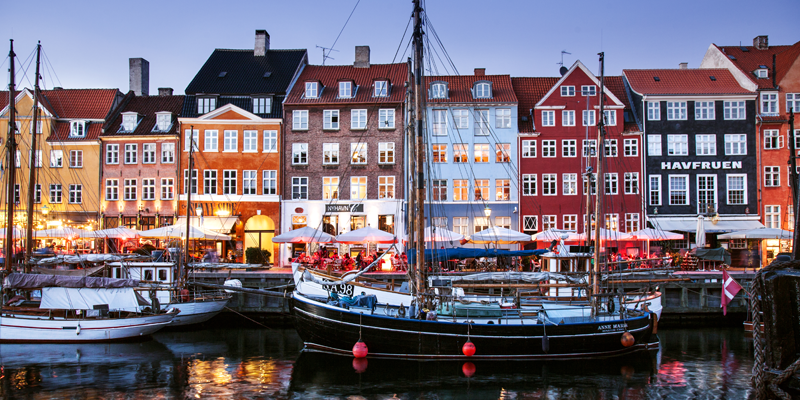 デンマークの運河とボート、© Kim Wyon